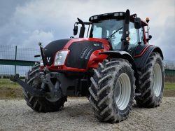 Traktor Valtra