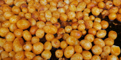 Ziemniaki gotowane w łupince lub obrane . Pakowane vacum