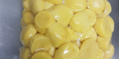 geschälte Möhren, vakuumverpackt.
