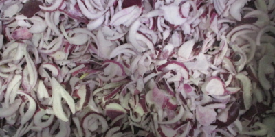 Oferujemy na sprzedaż cebulę czerwoną, krojoną w półplastry 4mm.