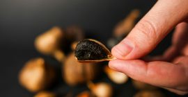 Prowadzimy sprzedaż detaliczną i hurtową czosnku czarnego (fermentowanego) od