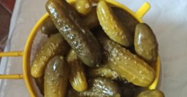 Oferujemy ogórki kiszone naturalnie, doskonałe do surówek i sałatek,