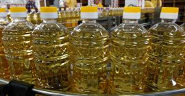 Olej rzepakowy to olej roślinny pochodzący z różnych nasion