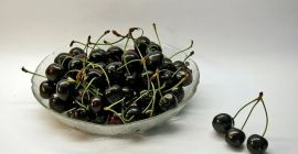 Gorzkie czarne wiśnie. Dostępna ilość około 500 kilogramów.